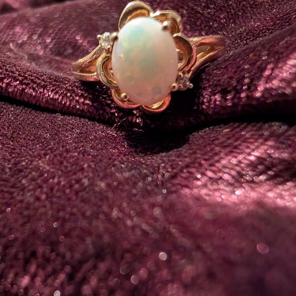 Vintage Australian opal 14k yellow gold
